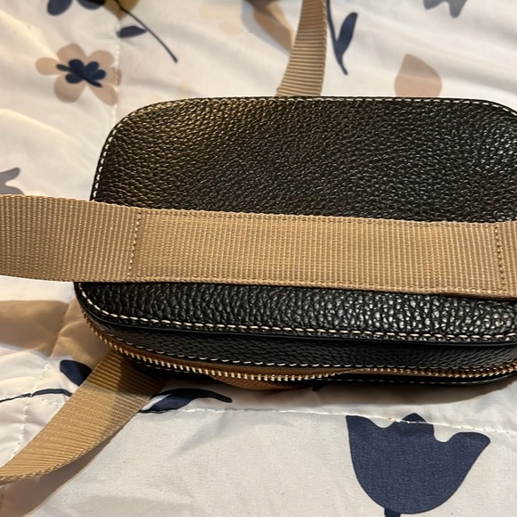 Dooney & Bourke Black Leather Crossbody Bag - Picture 3 of 13